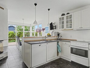Fridge, microwave, oven, dishwasher - "Gullan" - 75m from the sea by Interhome (Middelfart)
