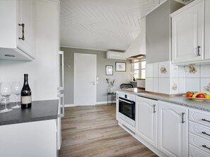 Kühlschrank, Ofen, Geschirrspüler, Hochstuhl