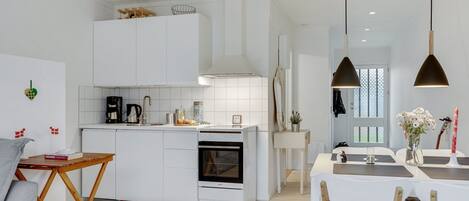 Fridge, microwave, oven, dishwasher