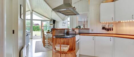 Fridge, microwave, dishwasher, cookware/dishes/utensils