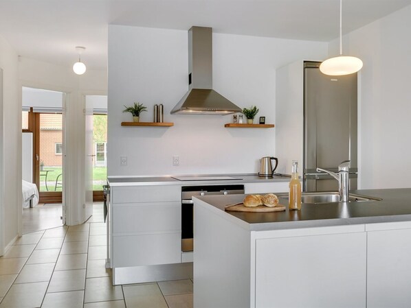 Réfrigérateur, micro-ondes, four, lave-vaisselle