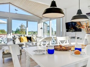 Televisión y chimenea 