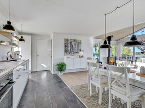 Refrigerador, microondas, horno y lavavajillas 