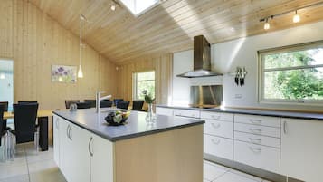 Réfrigérateur, micro-ondes, four, lave-vaisselle