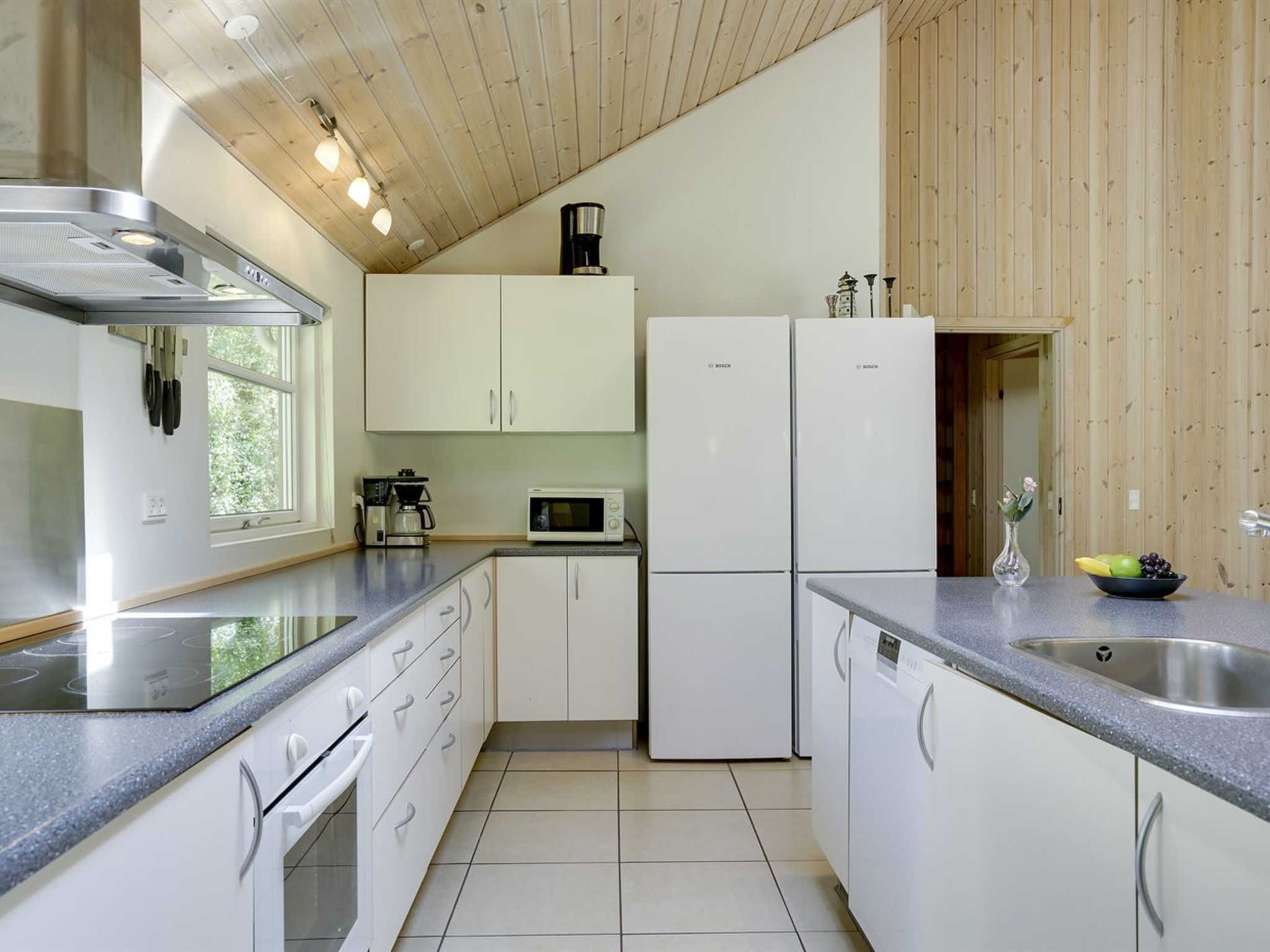 Kühlschrank, Mikrowelle, Ofen, Geschirrspüler