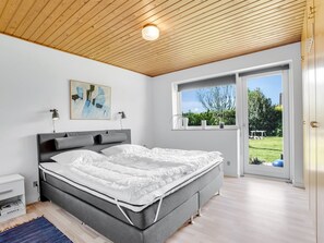 3 bedrooms, Internet