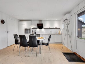Dining - "Esther" - 700m from the sea by Interhome (Fejø)