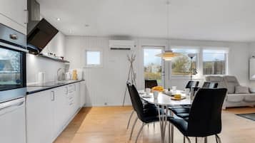 Réfrigérateur, micro-ondes, four, lave-vaisselle