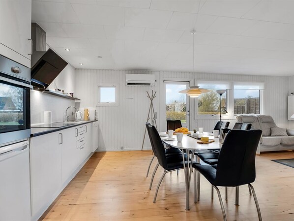 Réfrigérateur, micro-ondes, four, lave-vaisselle