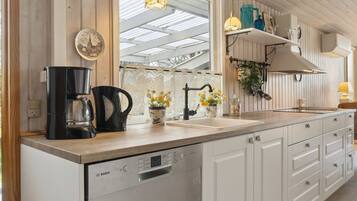 Réfrigérateur, micro-ondes, lave-vaisselle