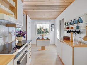 Fridge, dishwasher, cookware/dishes/utensils