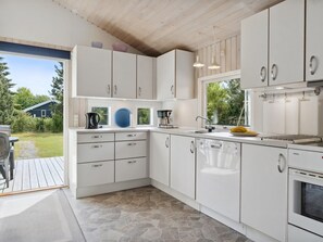 Fridge, microwave, oven, dishwasher - "Eini" - 500m from the sea by Interhome (Væggerløse)