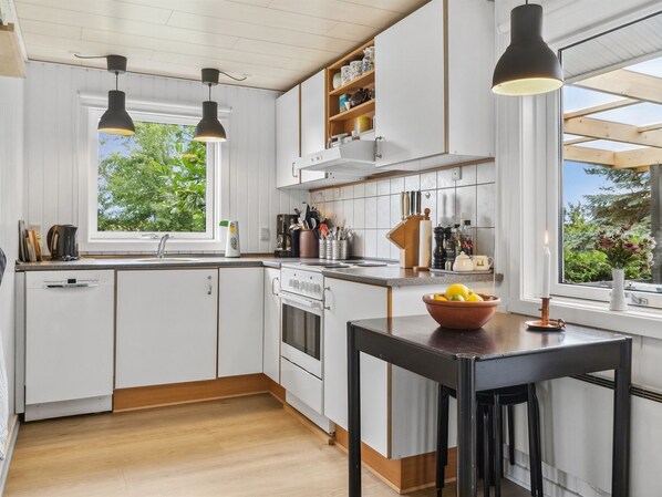 ثلاجة، غسالة أطباق، مستلزمات طهي/أطباق/أوعية