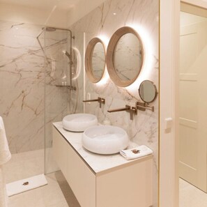 Soap, toilet paper - The Edelpapagei -Boardinghouse - Schlossresidenz apartment (Garbsen)