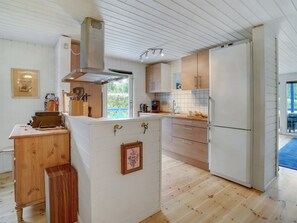 Fridge, microwave, oven, dishwasher - "Trixie" - 1km from the sea by Interhome (Gedser)
