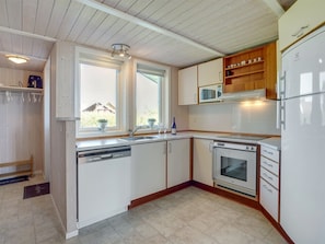 Kühlschrank, Geschirrspüler, Kochgeschirr/Geschirr/Besteck