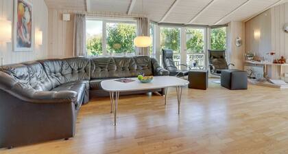 "Karoliina" - 900m from the sea by Interhome