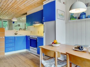 Kühlschrank, Ofen, Kochgeschirr/Geschirr/Besteck