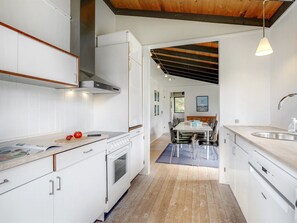 Kühlschrank, Ofen, Geschirrspüler, Kochgeschirr/Geschirr/Besteck