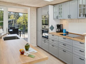 Kühlschrank, Mikrowelle, Ofen, Geschirrspüler