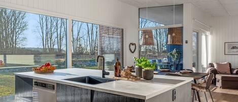 Refrigerador, microondas, horno, lavavajillas