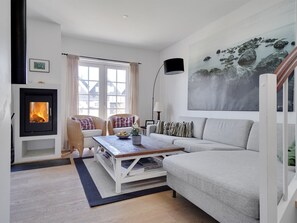 Televisie, een open haard en een dvd-speler