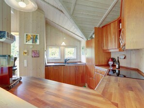 Jääkaappi, mikroaaltouuni, astianpesukone