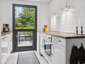 Refrigerador, horno, lavavajillas y periquera 