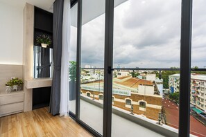 1 habitación, escritorio, cortinas blackout y sistema de insonorización