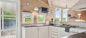 "Isto" - 250m from the sea by Interhome