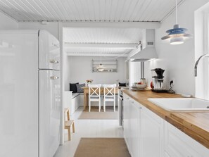 Fridge, microwave, oven, dishwasher - "Algeth" - 200m from the sea by Interhome (Skagen)