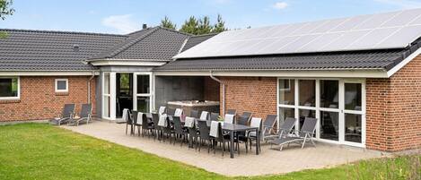 تناول الطعام بالخارج