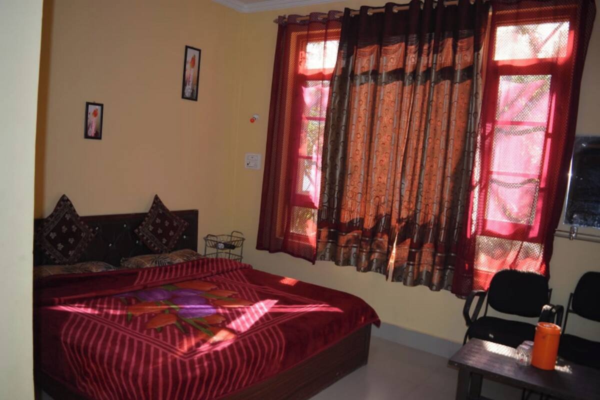 Standard Double Room | Desk, free WiFi, bed sheets