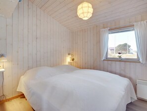 3 bedrooms, Internet