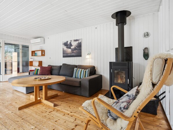 TV, fireplace - "Elin" - 3km from the sea by Interhome (Rømø)