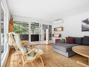 Televisión y chimenea 