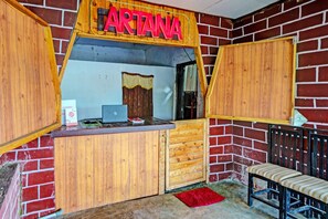 Reception - Hotel O Artana Bed and Breakfast.NearSitu Cileunca (Pangalengan)