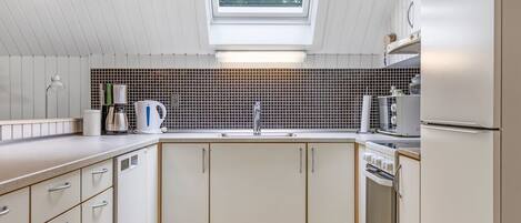 Fridge, microwave, dishwasher, cookware/dishes/utensils