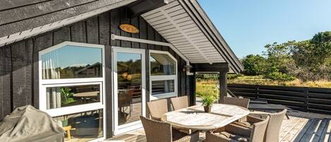 屋外ダイニングエリア