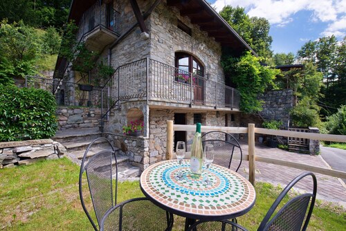 Holiday Home 'Farmhouse Of Grandfather Chek' with Mountain View and Air Conditioning