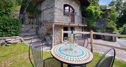 Holiday Home 'Farmhouse Of Grandfather Chek' with Mountain View and Air Conditioning