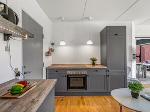 Kühlschrank, Mikrowelle, Ofen, Geschirrspüler