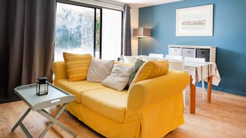 TV, fireplace, video games