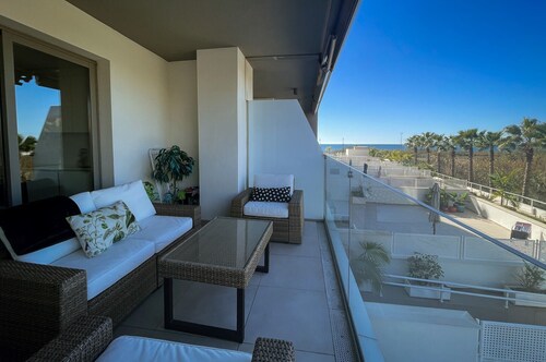 Apartment "Sunny Panorama" with Sea View, Shared Pool & Wi-Fi