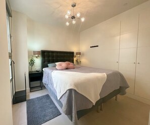 2 bedrooms, free WiFi, bed sheets - "Sunny Panorama" apartment with sea view, communal pool & WLAN (Torrox)