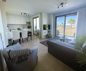 TV - "Sunny Panorama" apartment with sea view, communal pool & WLAN (Torrox)