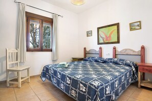 2 bedrooms, iron/ironing board, free WiFi, bed sheets - Holiday Home 'Mora' with Private Terrace, Private Garden and Wi-Fi (Vejer de la Frontera)