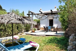 Outdoor dining - Holiday Home 'Mora' with Private Terrace, Private Garden and Wi-Fi (Vejer de la Frontera)