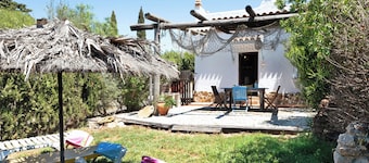 Casa vacanze 'Mora' con terrazza privata, giardino privato e Wi-Fi