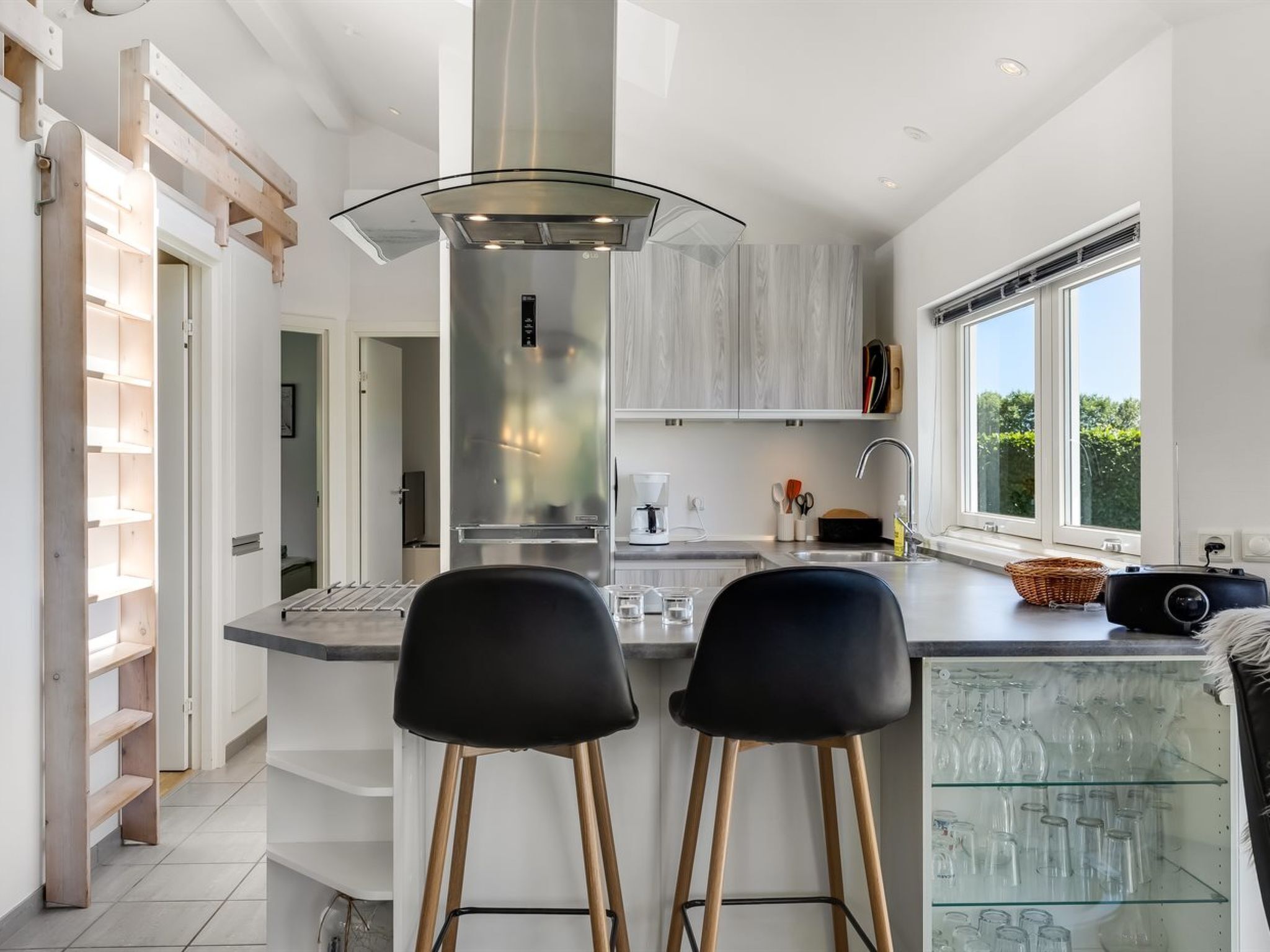 Fridge, microwave, dishwasher, cookware/dishes/utensils